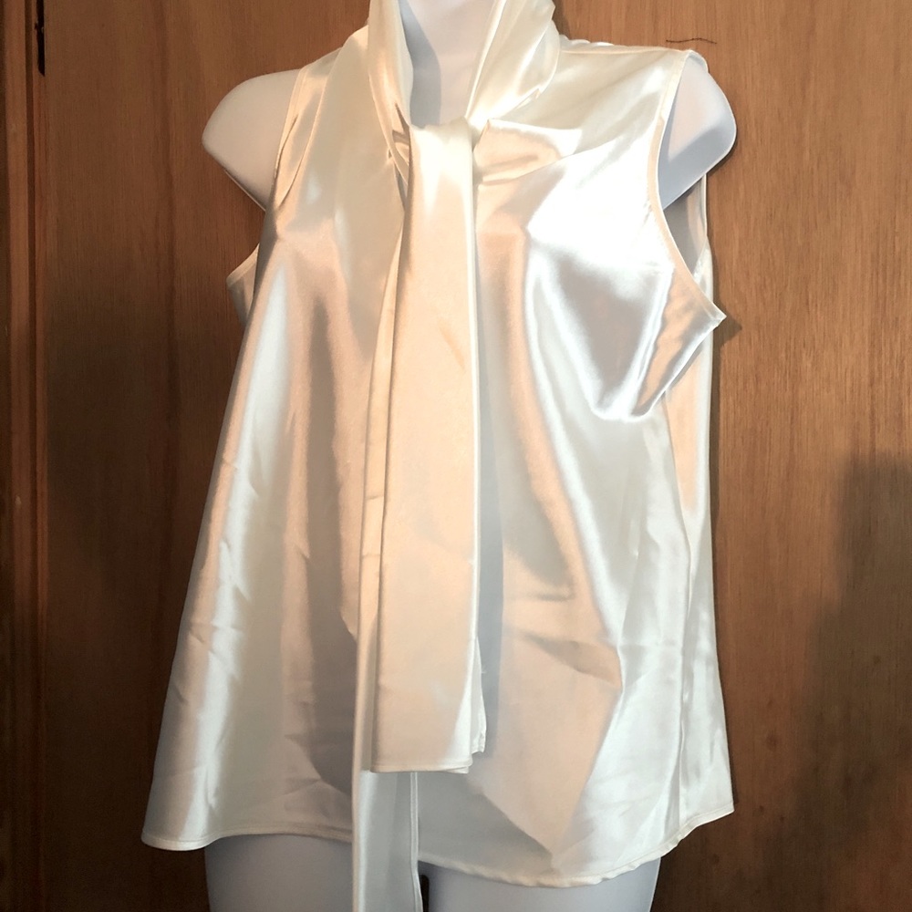 White sleeveless top Evan Picone